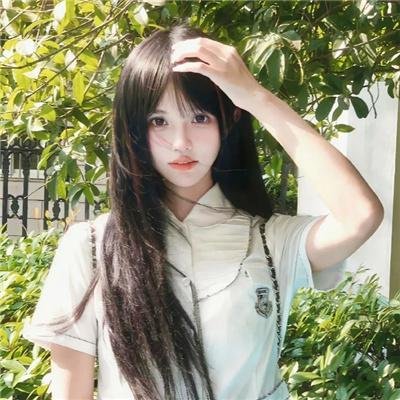照片里的伴娘